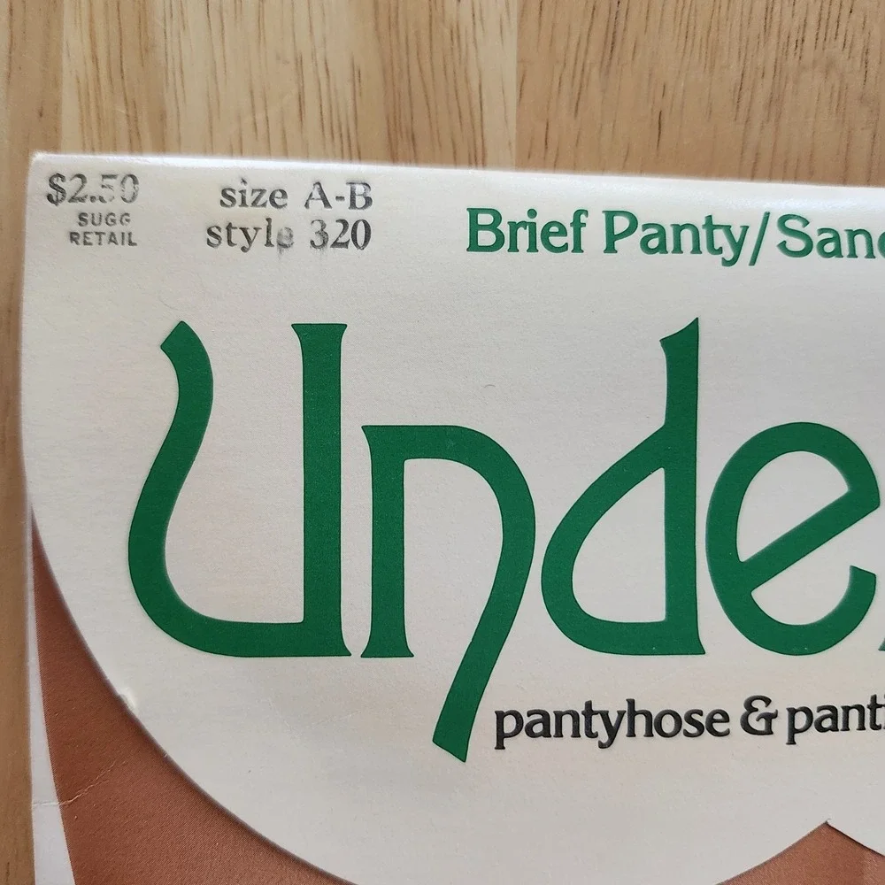 VTG Underalls Pantyhose Size A-B Beige Brief Suntan Legs Style 320 1981 Unopened